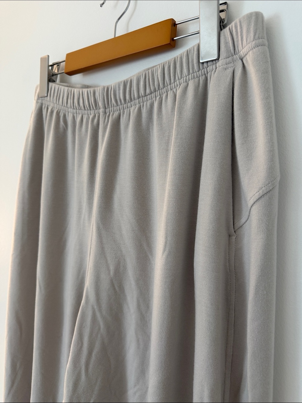 Lululemon BeCalm Mid Rise pants Medium - Picture 5 of 7